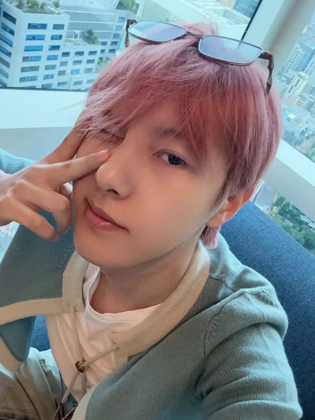 Image from sibriizespace🌟: FUCK ALL MEN, ALL I WANT IS HUANG RENJUN WITH PINK HAIR...