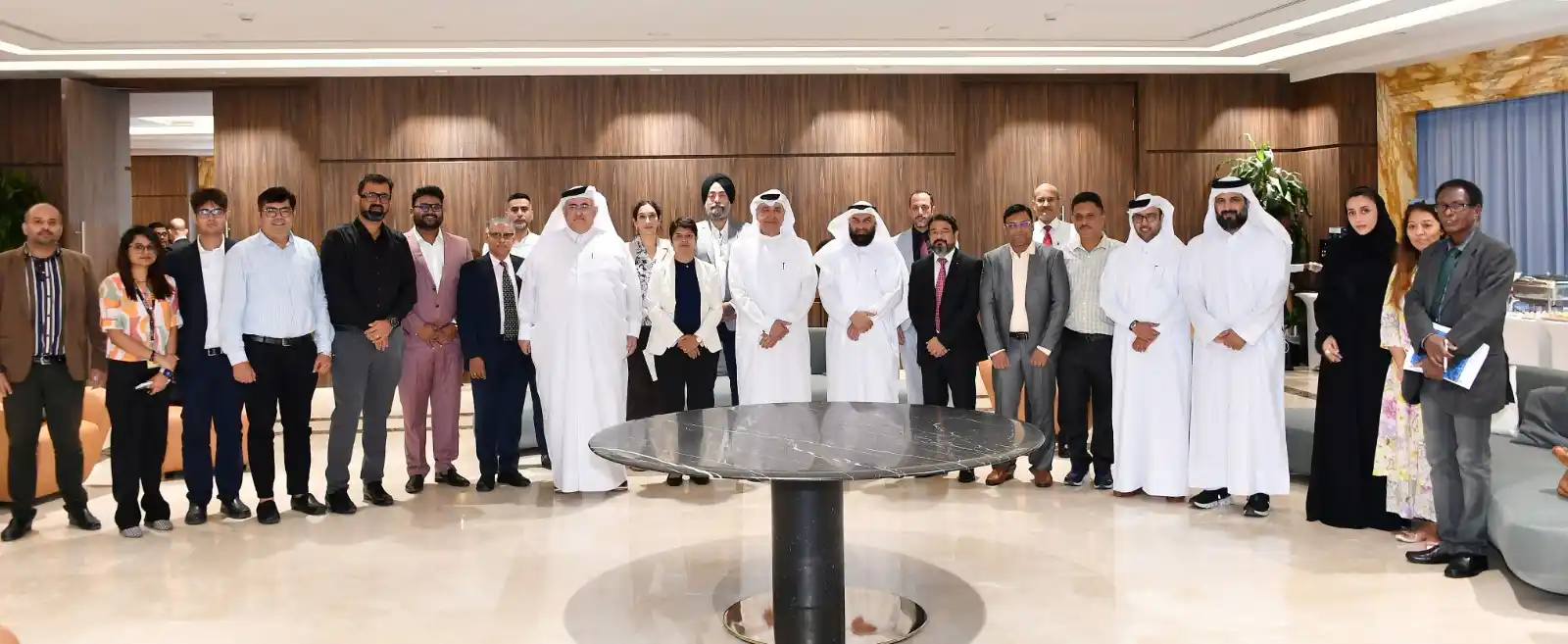 Image from وكالة الأنباء القطرية: غرفة قطر تبحث علاقات التعاون التجاري مع الهند https://ow.ly/mawR50WbHu...