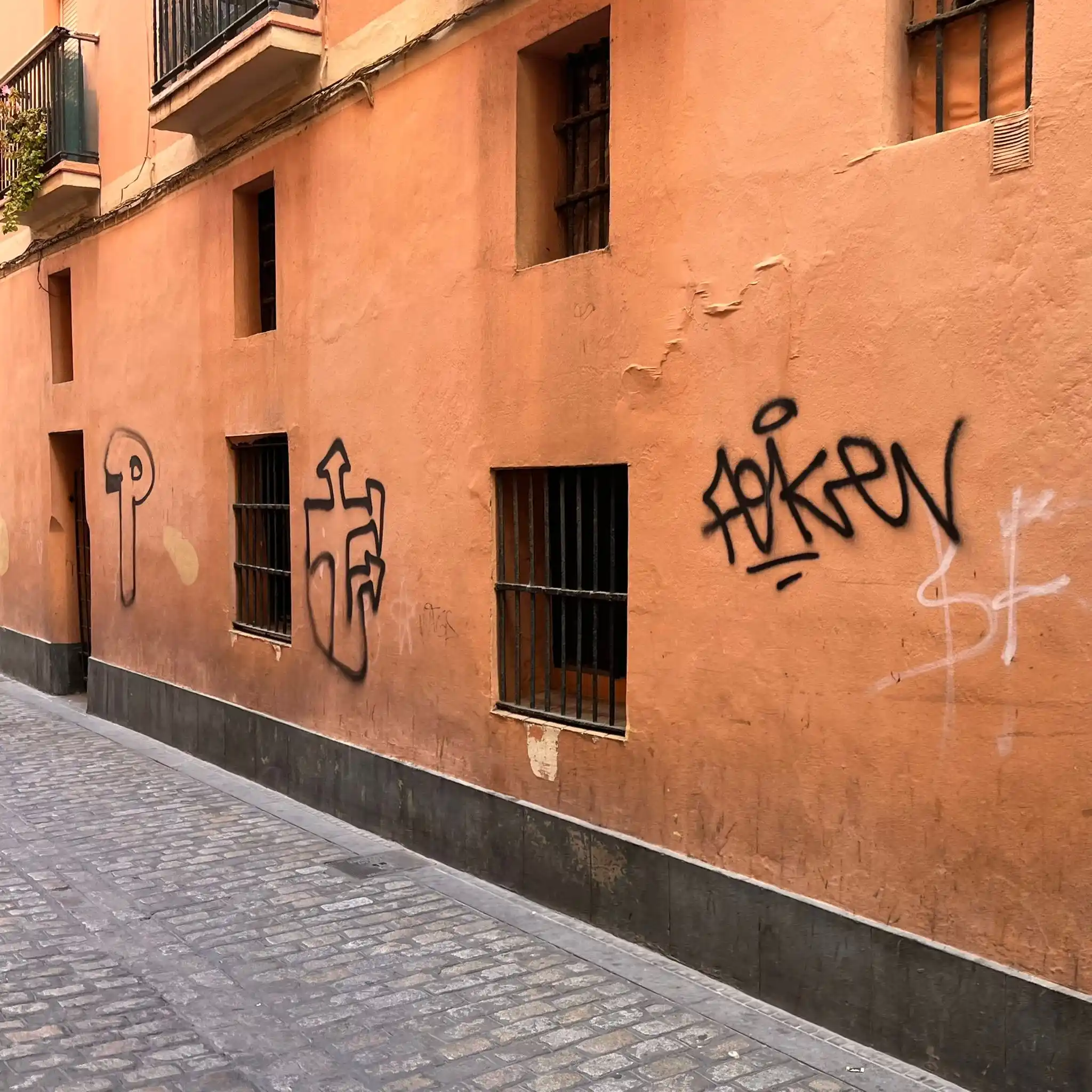 Image from Cádiz Abandonada: 🌀Las pintadas vandálicas efectuadas hace tres meses, durante el pasad...