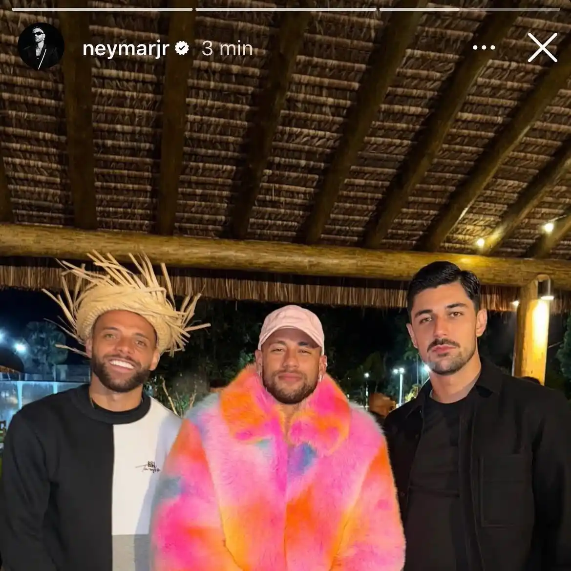 Image from essediafoilouco | Futebol - Humor - Memes - Notícias: Neymar foi a uma festa junina com essa fantasia. Vestimenta 🔥 correta...