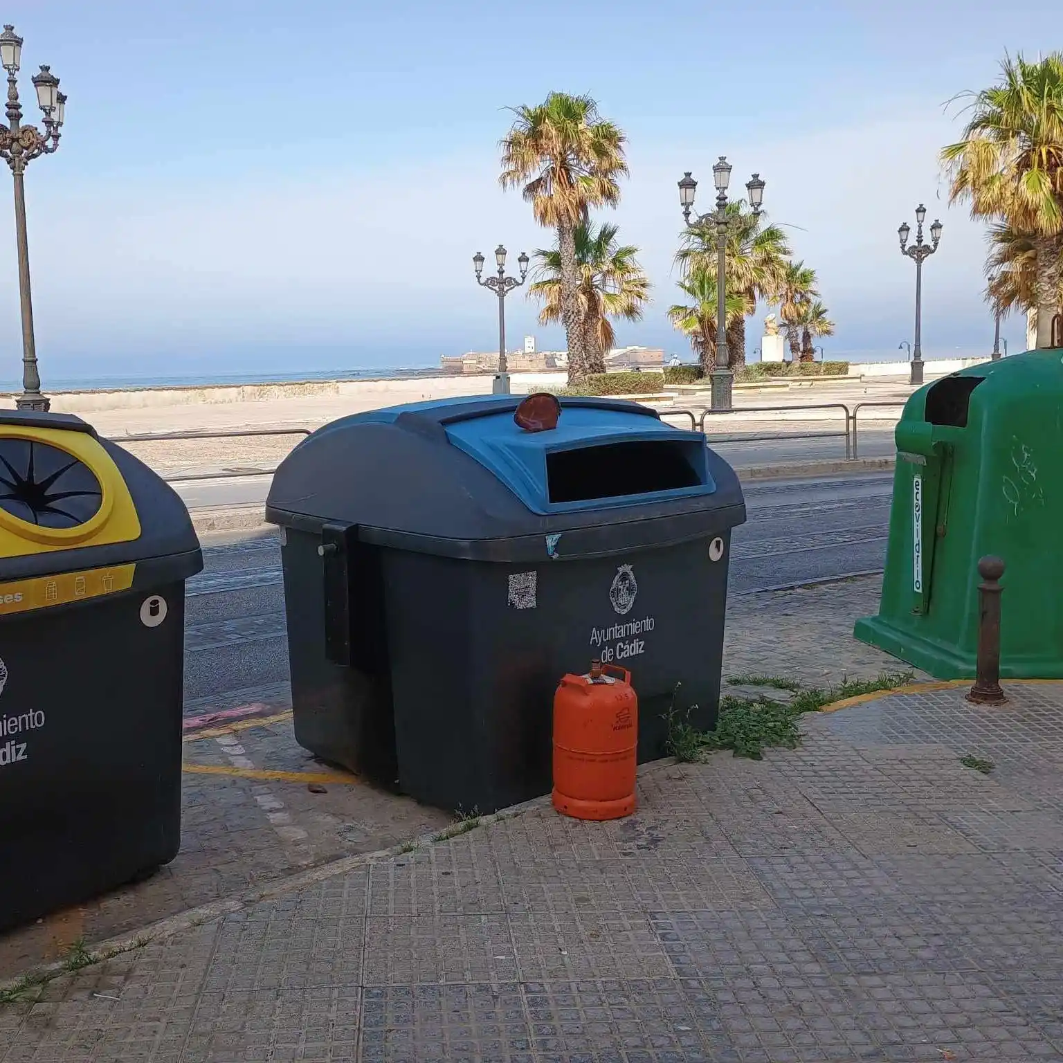 Image from Cádiz Abandonada: 🛢️Un colaborador denuncia el abandono de bombona de butano en zona de...
