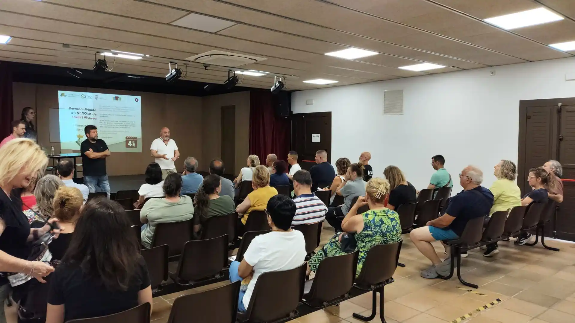 Image from Riells i Viabrea: 📣 Una quarantena d'establiments comercials han participat avui en la ...