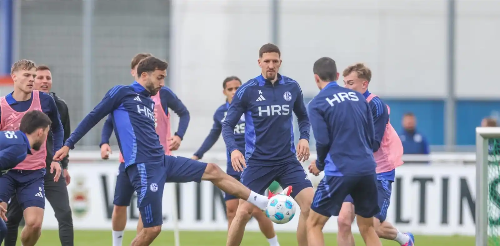 Image from Schalke News RN/MHB: Was war heute los beim S04? Hier der Tagesüberblick! 🧤Neue Torwartre...