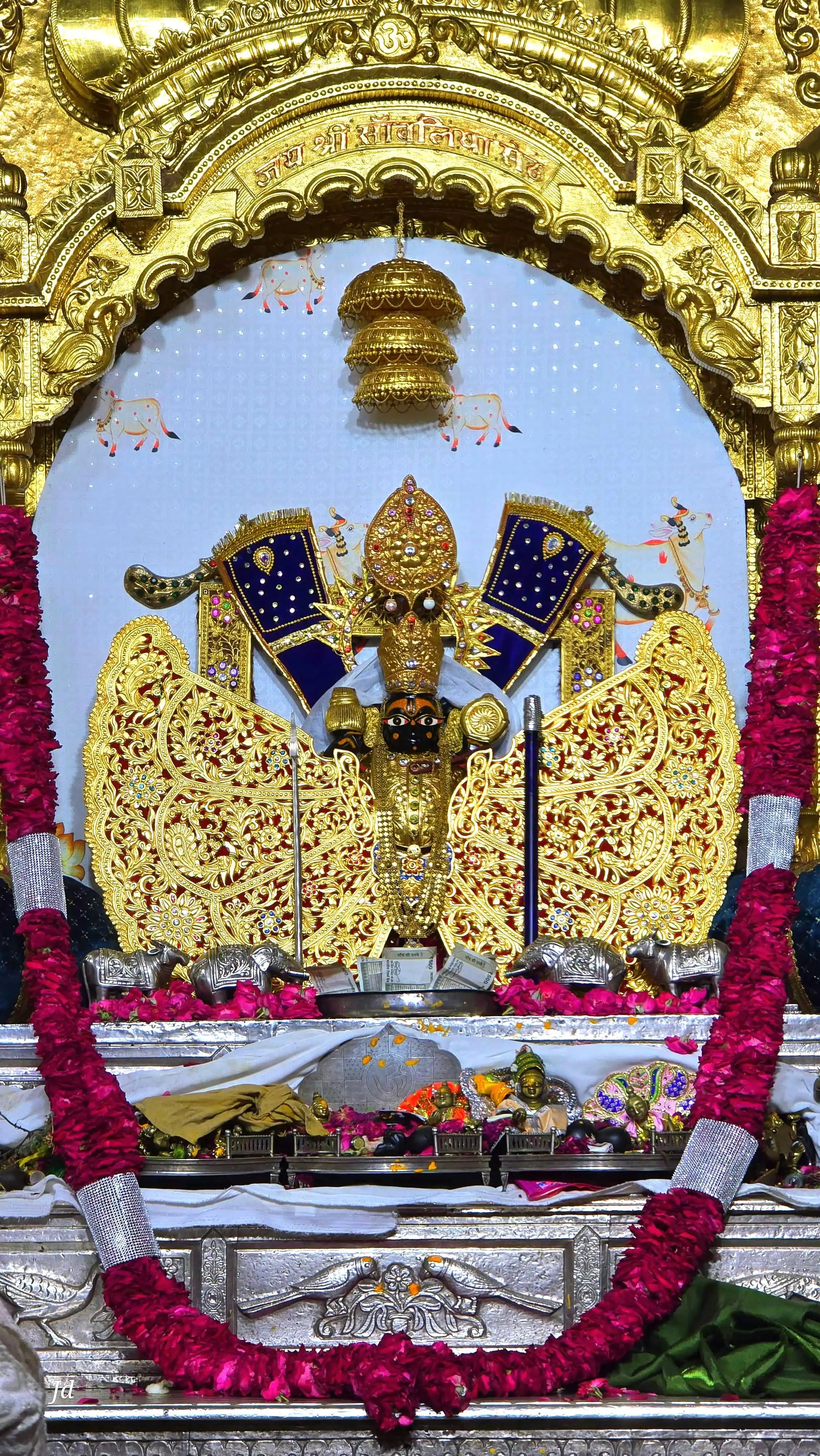 Image from @sanwariya__seth_ji_09: *06_जुन _2025*🚩🙏🏻 *आज_के_ श्रृंगार आरती दर्शन 🌸🙏।* <a class="te...