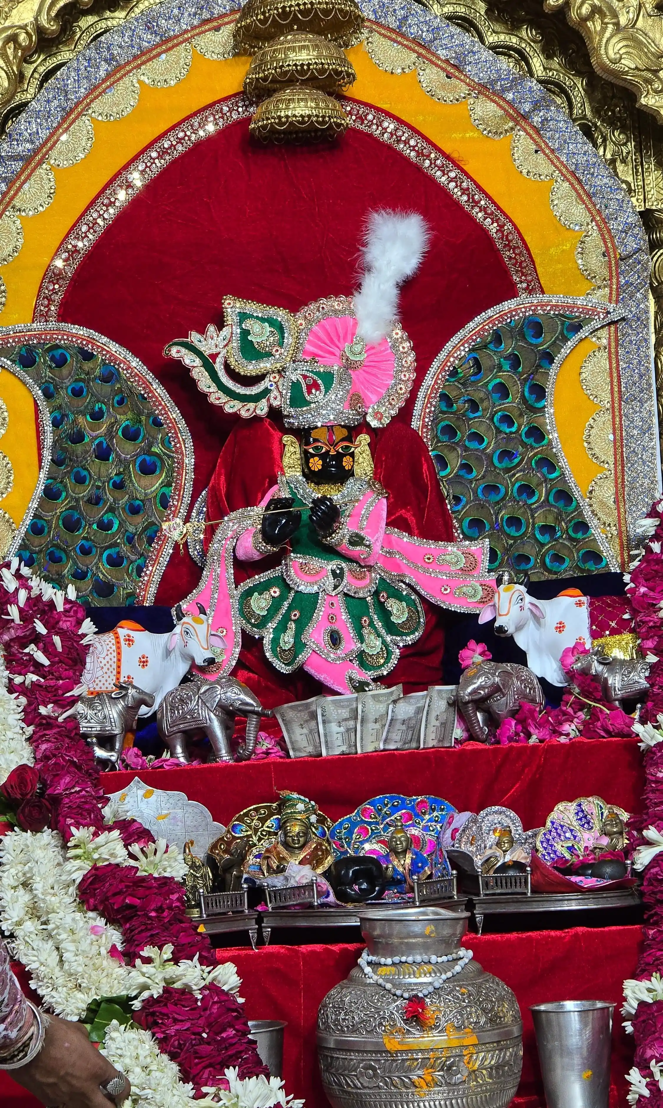 Image from @sanwariya__seth_ji_09: *11_जुन _2025*🚩🙏🏻 *आज_के_ श्रृंगार आरती दर्शन 🌸🙏।* <a class="te...