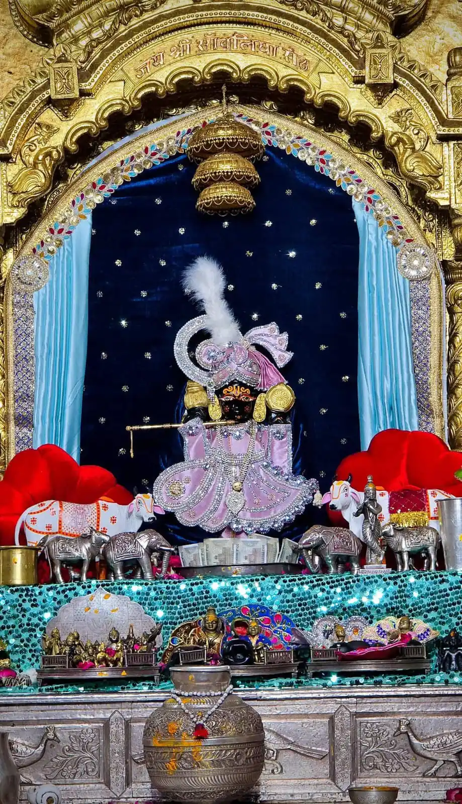 Image from @sanwariya__seth_ji_09: *13_जुन _2025*🚩🙏🏻 *आज_के_ श्रृंगार आरती दर्शन 🌸🙏।* <a class="te...