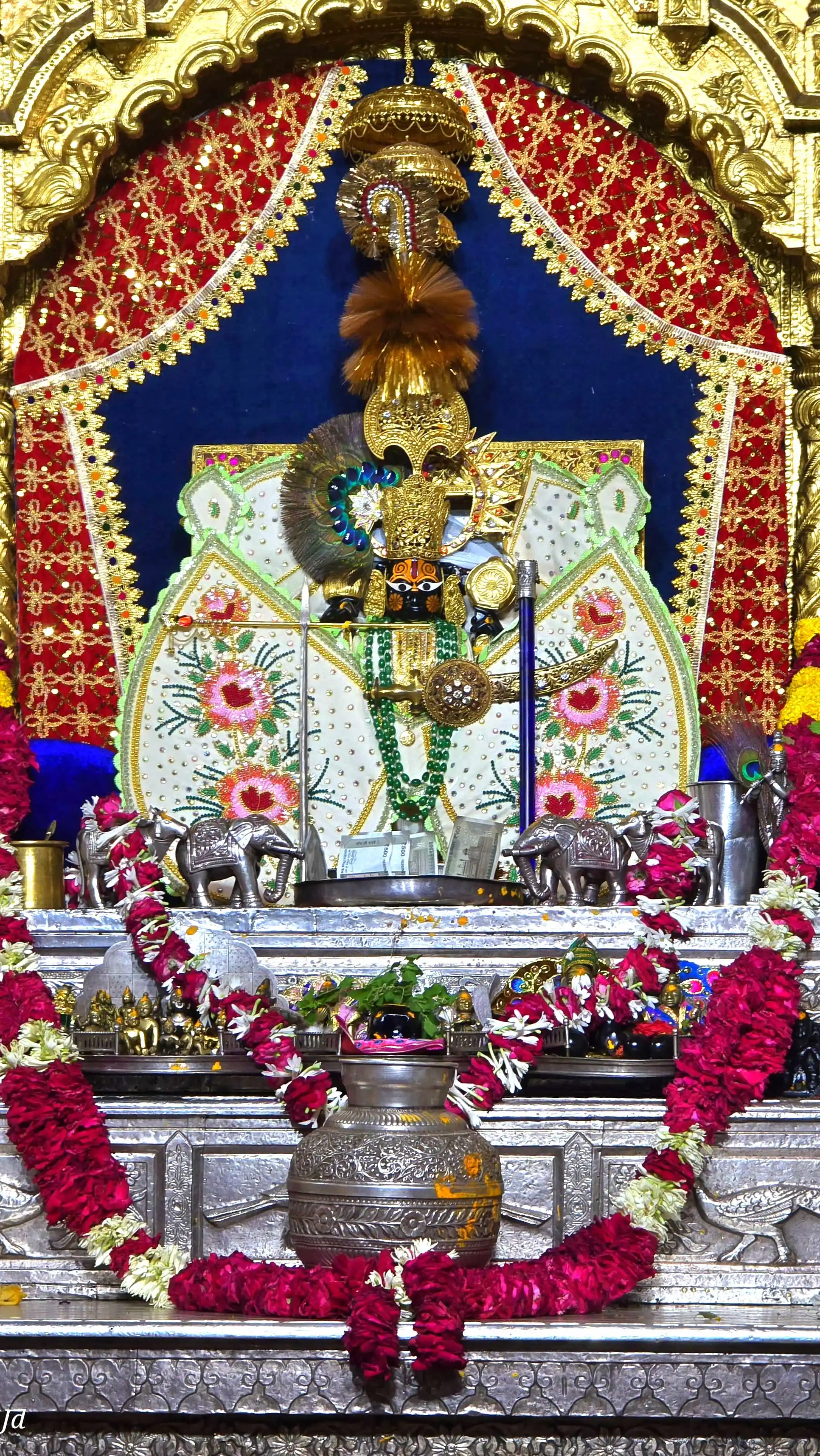 Image from @sanwariya__seth_ji_09: *17_जुन _2025*🚩🙏🏻 *आज_के_ श्रृंगार आरती दर्शन 🌸🙏।* <a class="te...