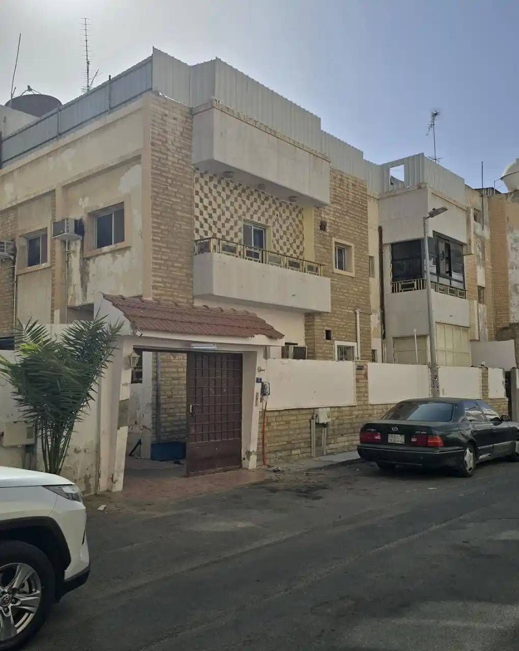 Image from عروض عقارية مميزة للتواصل محمدمقبولي 0566509950: عمارة هدد للبيع بمساحة 423م وعلى شارع 10 شرقي، موقعها إستراتيجي بحي ال...