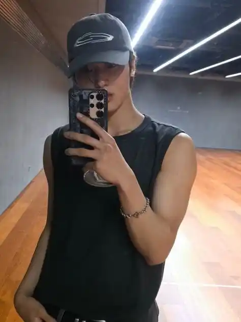Image from CRAVITY INFO 💚: actu de taeyoung en twt 💚...