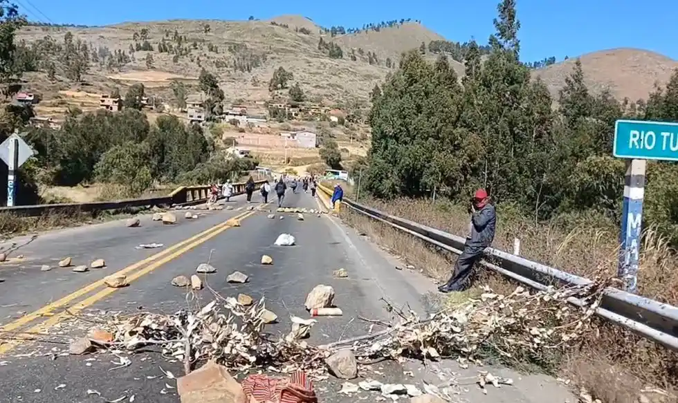 Image from La Prensa: ⚠️Bloqueos "evistas" disminuyen a ocho puntos en el día 14, concentrad...