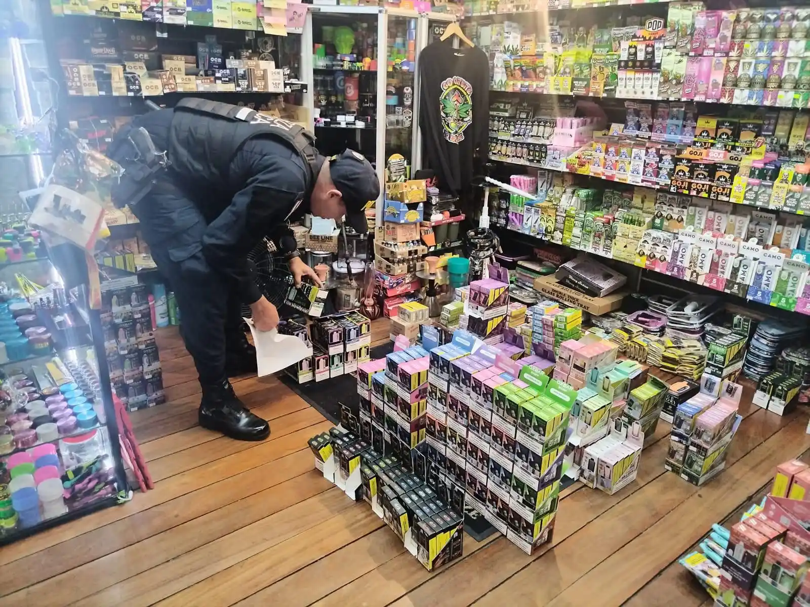 Image from CRC 89.1: *Clausuran local por vender gomitas con cannabis a menor tras denuncia...