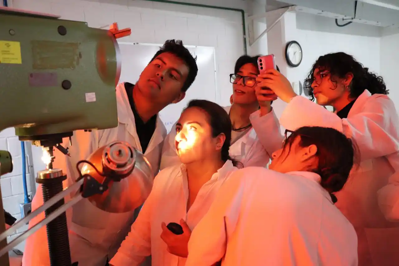 Image from CONALEP EDOMEX 🐺: 🔬🔥 Cuando el conocimiento se vive de cerca... se forja con más fuerz...