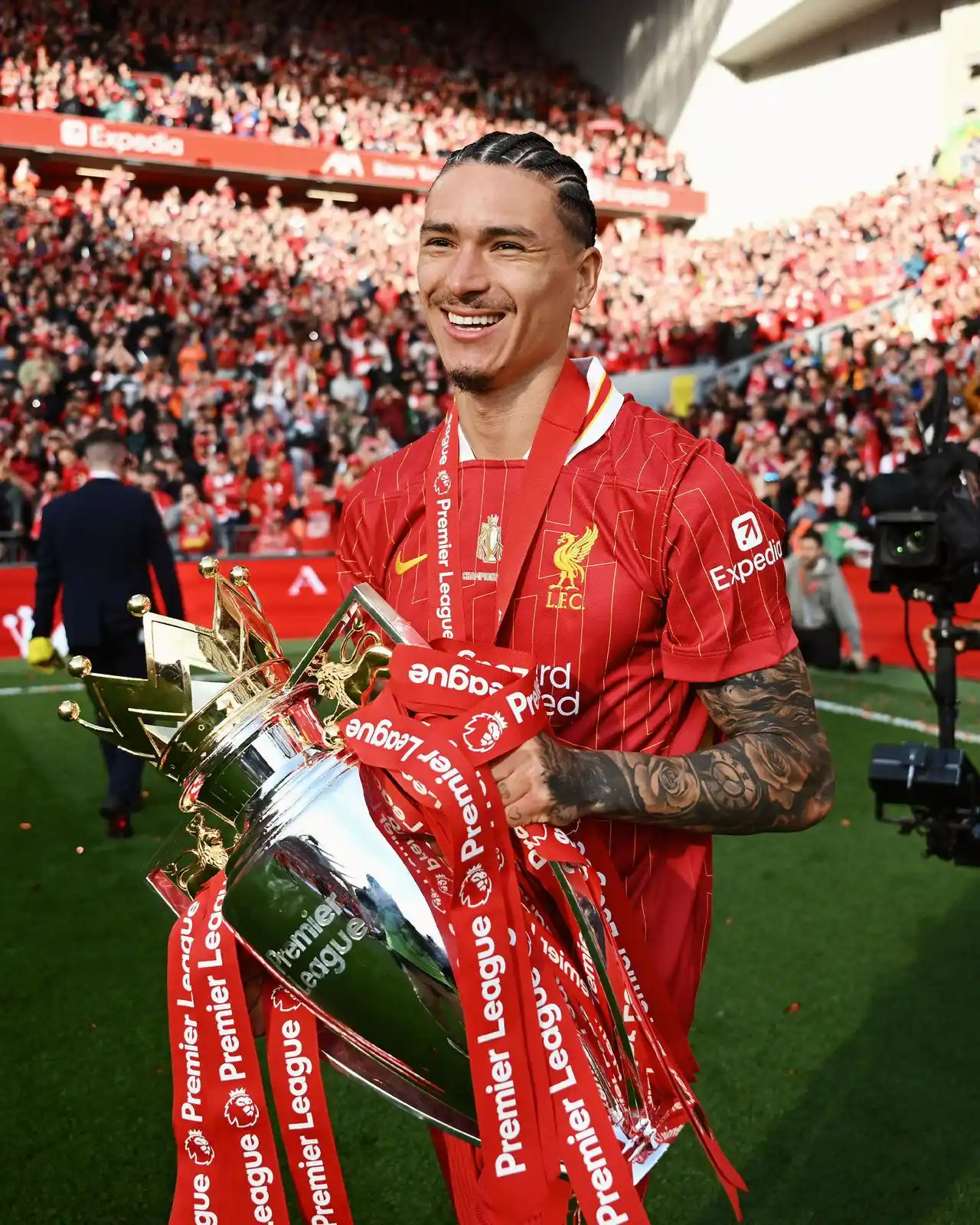 Image from Liverpool FC Português: NÚÑEZ! NÚÑEZ! NÚÑEZ! 🫶 Exatos 3️⃣ anos da chegada do uruguaio aos Re...