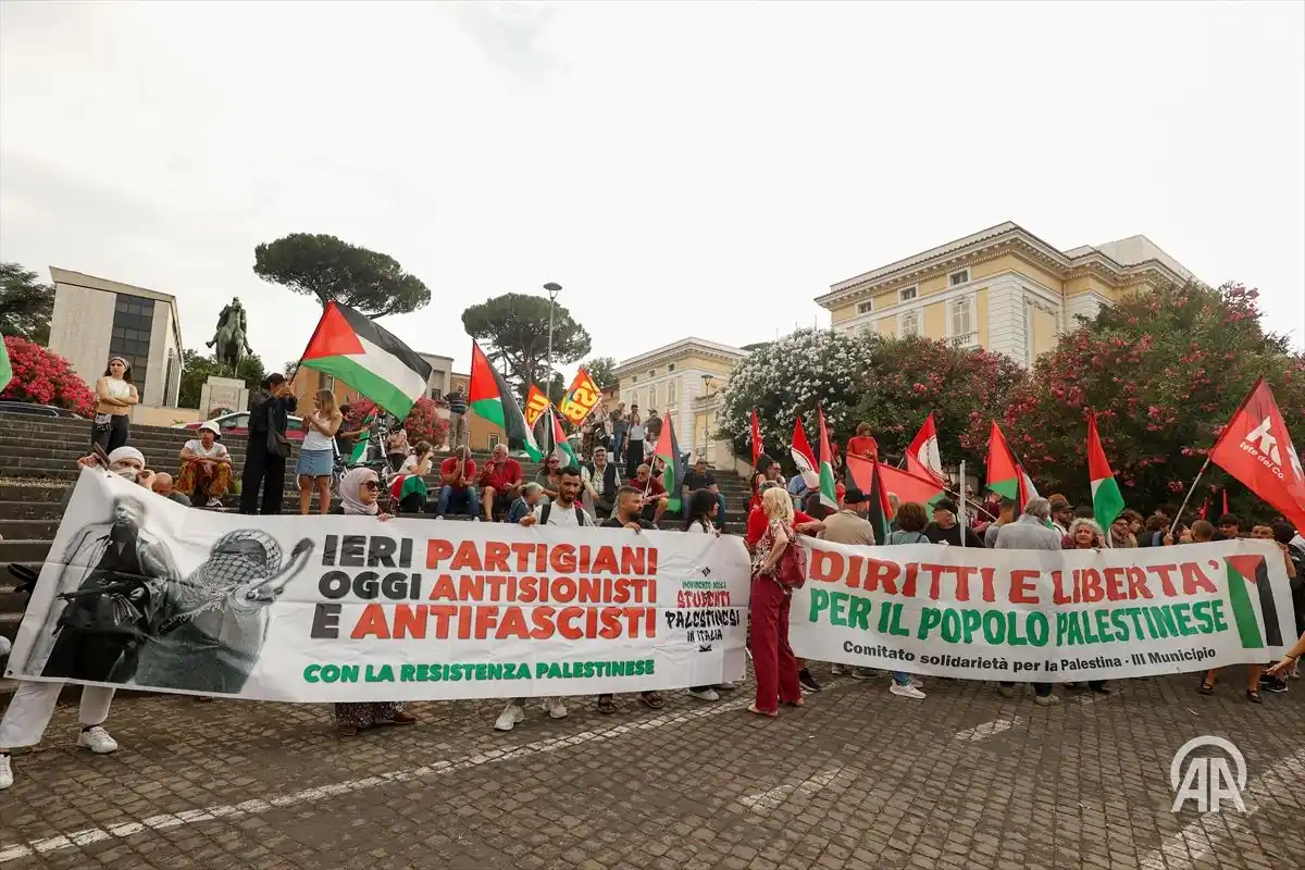 Image from Anadolu English: 🪧 Pro-Palestine activists marched to Israel’s embassy in Rome to prot...