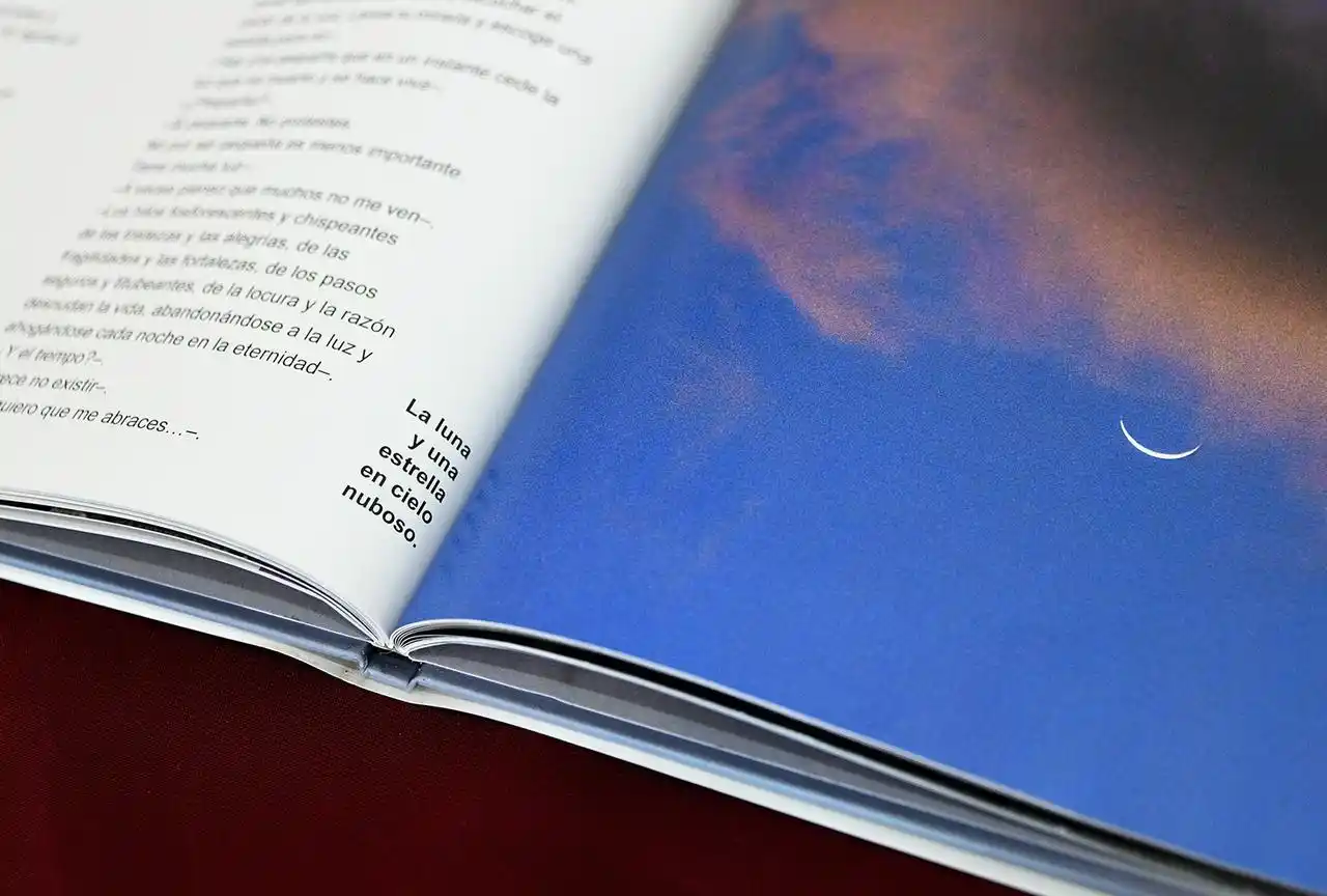 Image from CRC 89.1: *UCR lanza innovador audiolibro que fusiona arte, tecnología y memoria...