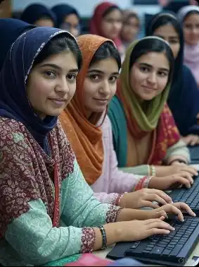 Image from Firdaus ki Khabrein: Ab coding sirf larkon ka kaam nahi! Ye betiyan bhi keyboards ke zariye...