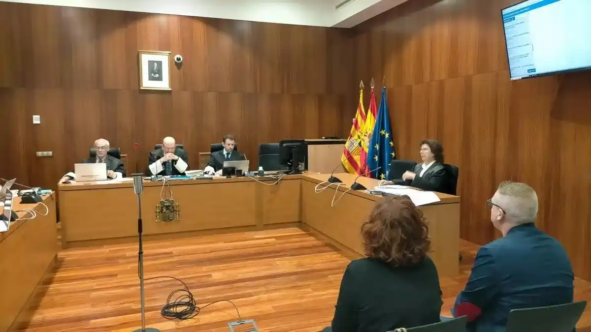 Image from El Periódico de Aragón: 🔴 Asuntos Internos revela las "consultas" ilegales de un policía naci...