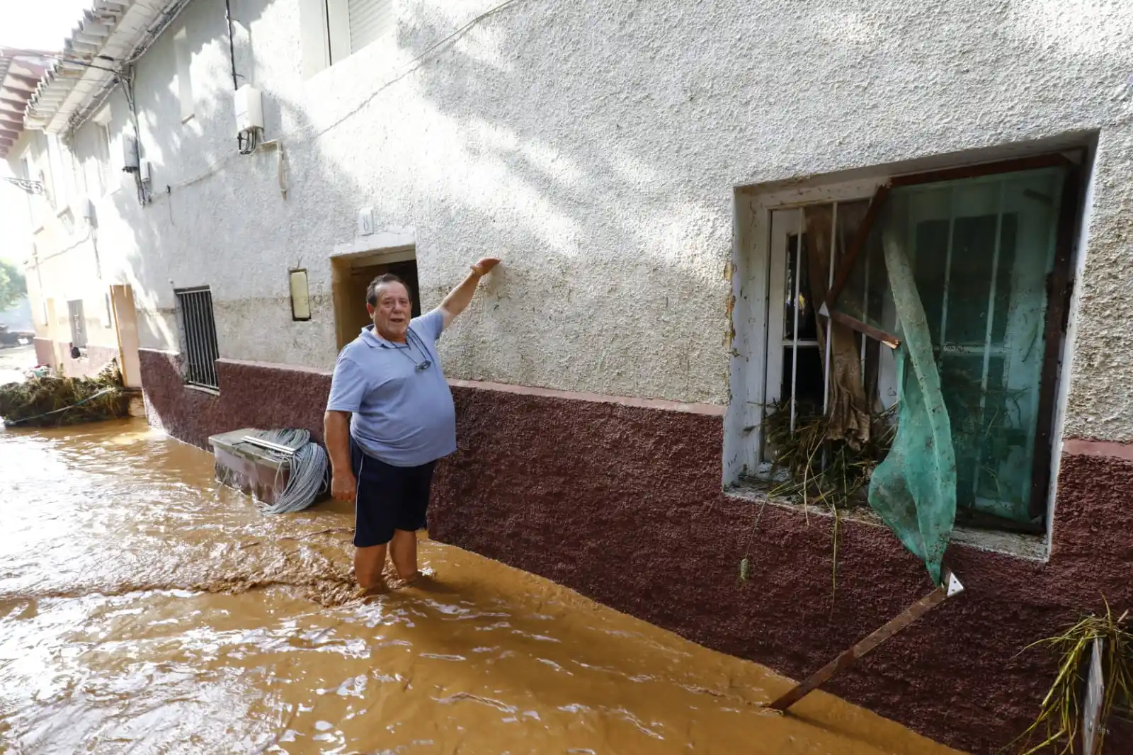 Image from El Periódico de Aragón: 🔴 Azuara amanece cubierta de agua: “Ya no existen ni la paredes ni la...