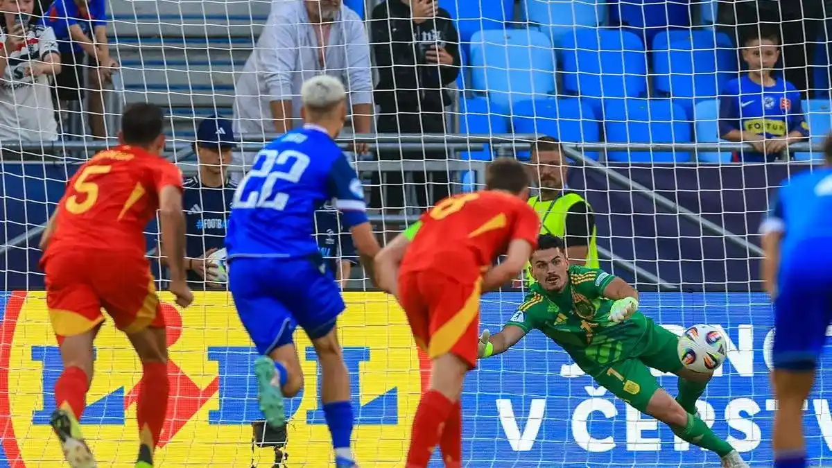 Image from El Periódico de Aragón: ⚽ El Real Zaragoza quiere fichar a dos porteros Txema Indias y Gabi d...