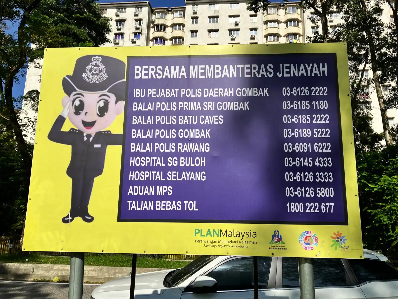 Image from Asal Gombak: Ini bukan sekadar papan tanda biasa. Simpan nombor-nombor penting untu...