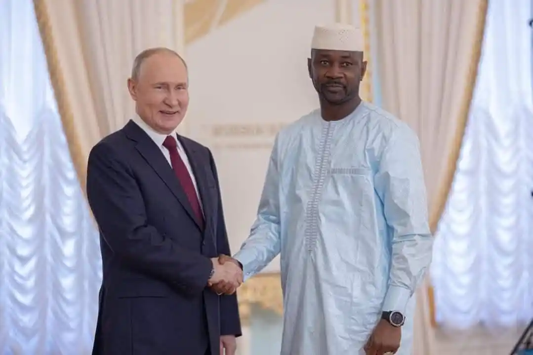Image from L'Info en Clair: *Le président Assimi Goita et son ministre de La Défense Sadio Camara ...
