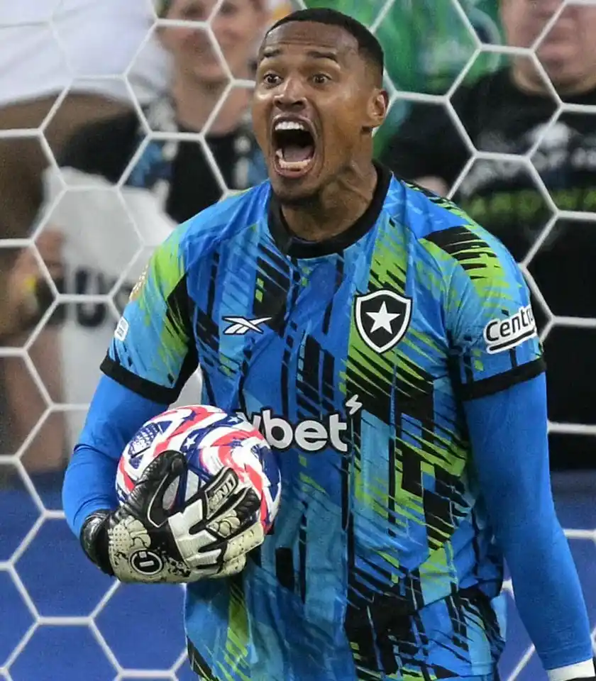 Image from Bolavip | Sou Botafogo: Precisamos falar no quanto o John passa segurança para o time e para a...