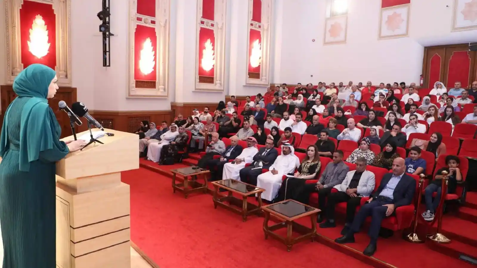 Image from Sharjah24: أقام بيت الشعر بدائرة الثقافة في الشارقة أمسية شعرية بعنوان "ضفاف مبلل...