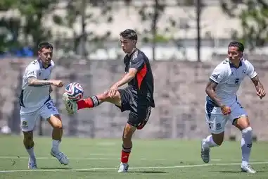 Image from Correio da Manhã: *Benfica vence jogo-treino com equipa do 3.º escalão dos EUA* https:/...