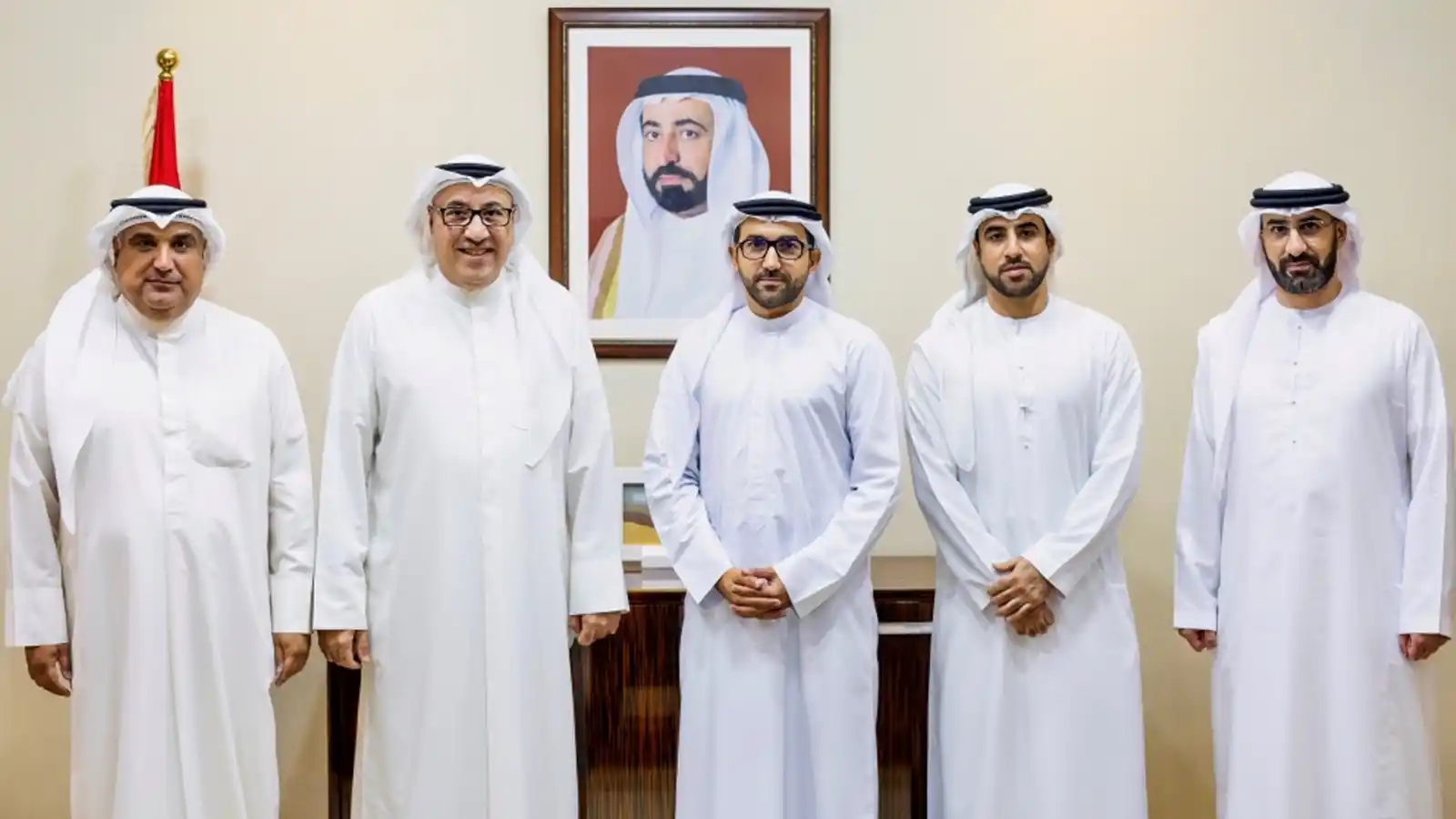 Image from Sharjah24: بحث الشيخ فاهم بن سلطان القاسمي، رئيس دائرة العلاقات الحكومية بالشارقة...