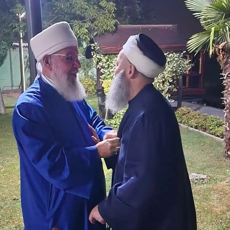 Image from 𝙽𝙰𝙺𝚂̧𝙸̇ 𝚃𝙴𝙺𝙺𝙴𝚂𝙸̇: Biz hakîkî şeyhlerin ellerini öpmeyi nîmet biliriz! Cübbeli Ahmet Hoc...