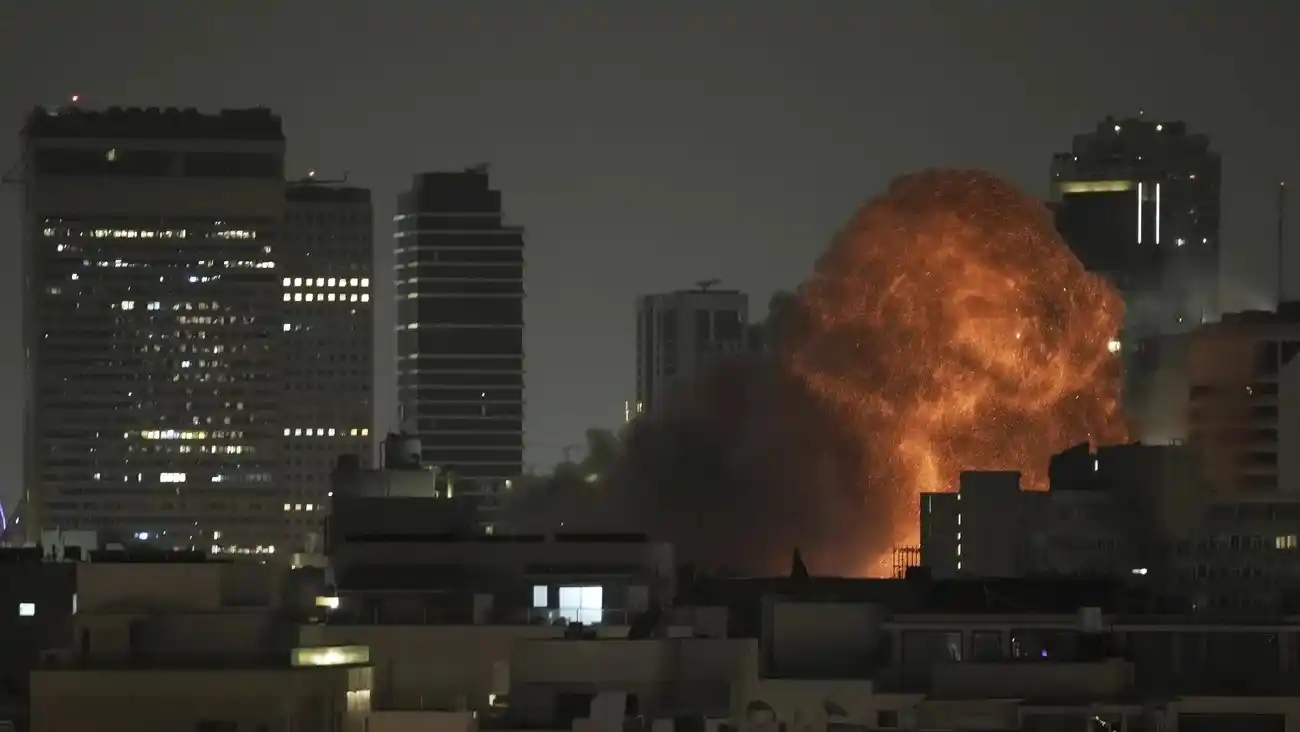 Image from Correio da Manhã: *Boa noite! A vaga de ataques entre Israel e Irão continua pela quinta...