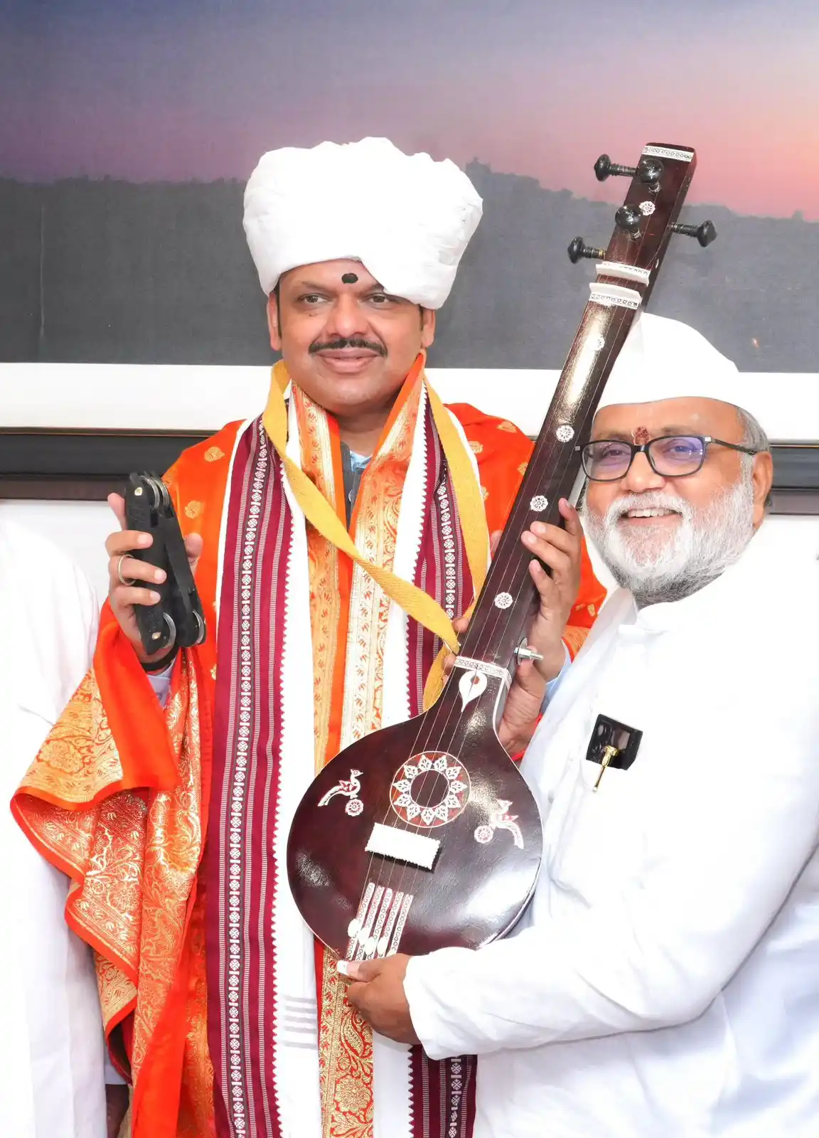 Image from Devendra Fadnavis: *CMO Maharashtra Tweets:* मुख्यमंत्री देवेंद्र फडणवीस यांना आज मुंबई ...