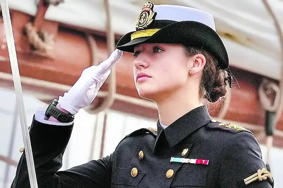 Image from Correio da Manhã: *Colegas denunciam privilégios da princesa Leonor a bordo de navio: "S...