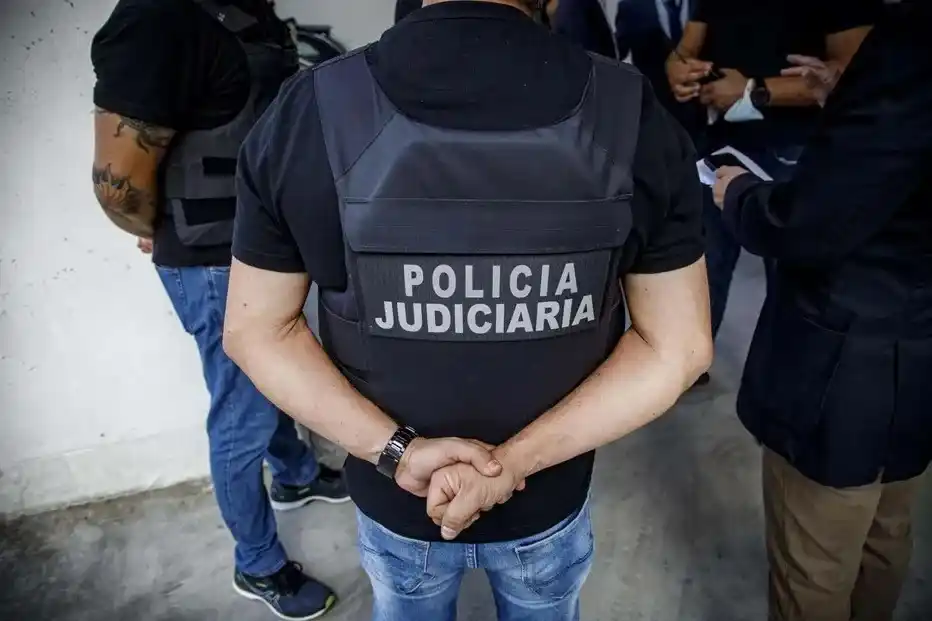 Image from Correio da Manhã: *Detidos seis membros do grupo de extrema-direita Movimento Armilar Lu...