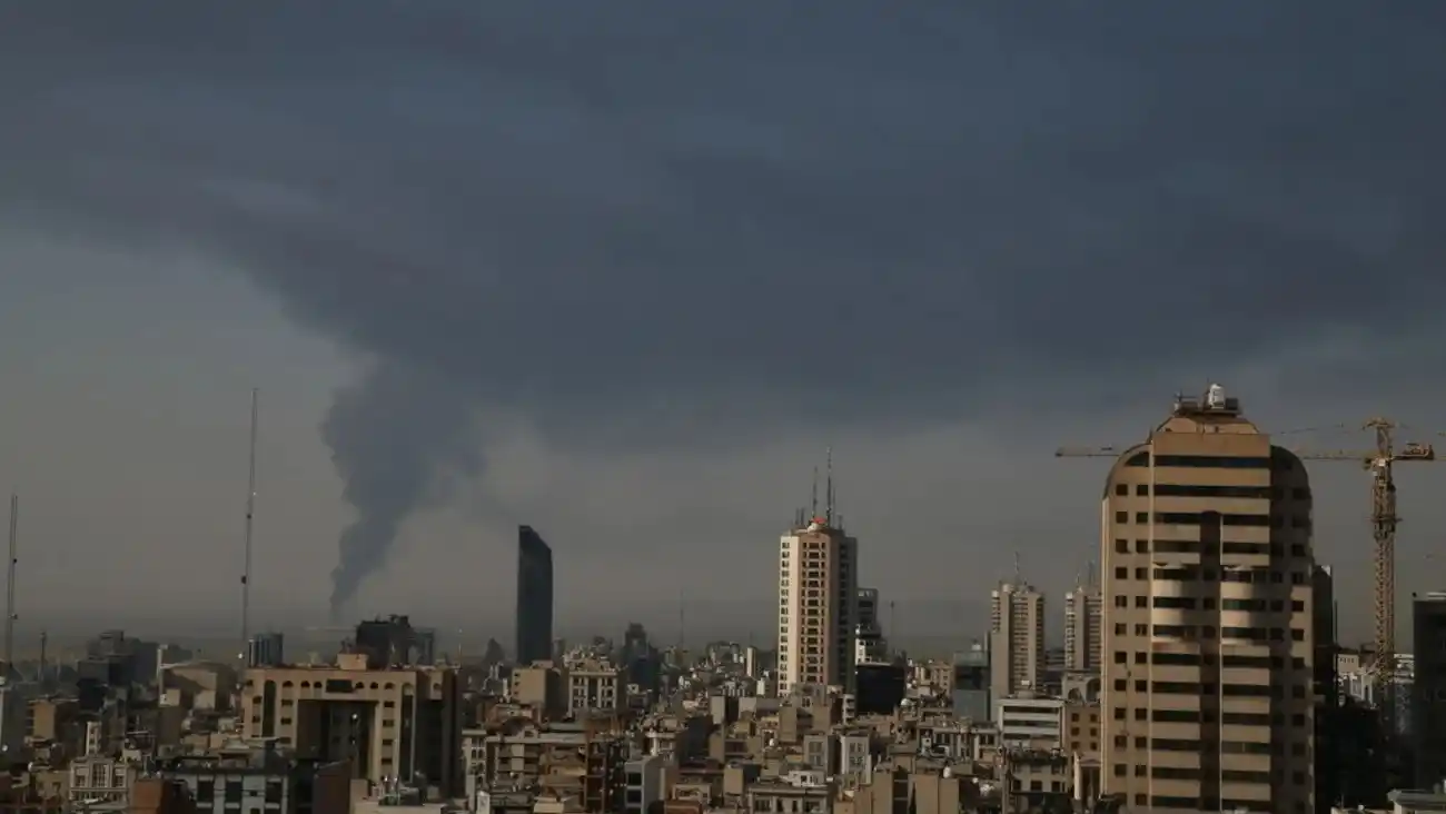 Image from Correio da Manhã: *EUA começam a retirar residentes americanos de Israel recorrendo a av...