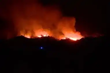 Image from Correio da Manhã: *Mais de 100 operacionais combatem fogo em Torre de Moncorvo* https:/...