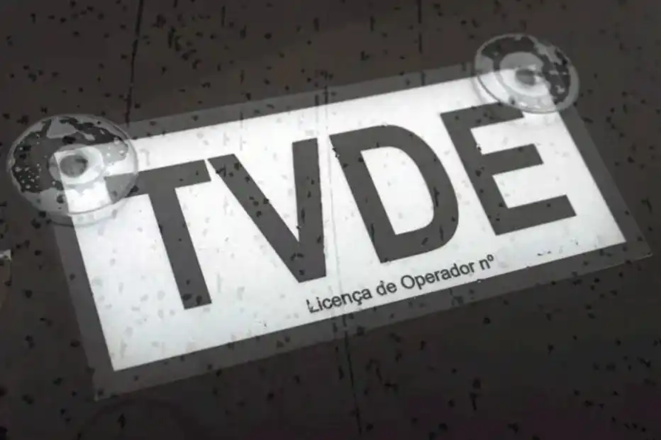 Image from Correio da Manhã: *Motorista de TVDE que raptou mulher em viatura detido pela PJ* https...