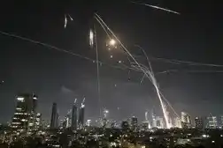 Image from Correio da Manhã: *Novos ataques israelitas atingem Teerão. Irão alerta que envolvimento...