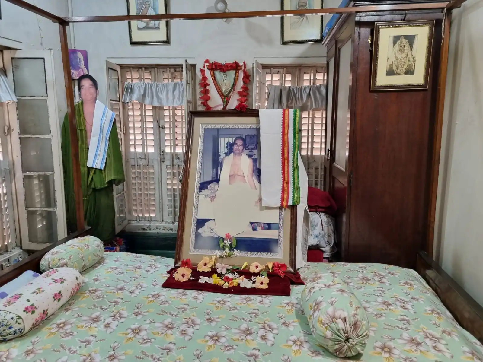 Image from Taramar Bari, Shrirmpur, Hooghly /তারামার বাড়ি শ্রীরামপুর: ॐ বন্দে দেবং আশোকং শোক দুঃখ হরং। শান্তম্ সুস্থিতম্; রামকৃষ্ণ সারদা স্ব...