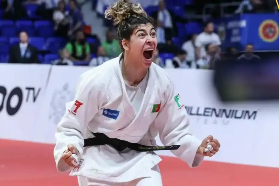 Image from Correio da Manhã: *Patrícia Sampaio conquista bronze no Mundial de judo em Budapeste* h...
