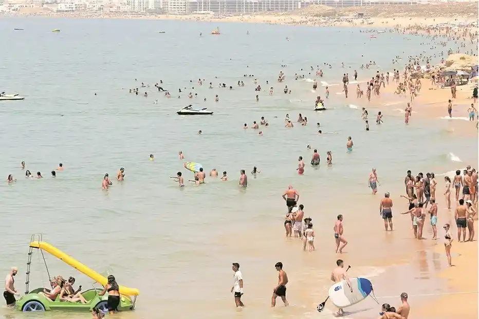 Image from Correio da Manhã: *Temperaturas chegam aos 40 graus! Autoridade da saúde alerta para ris...