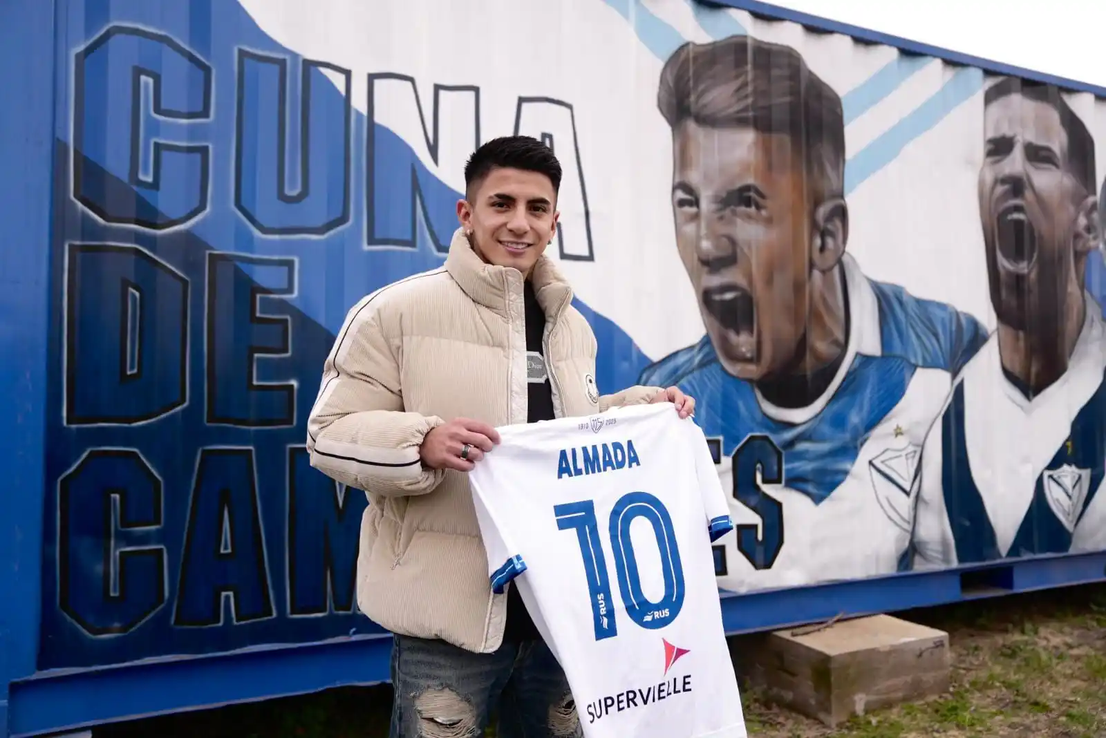 Image from PASIÓN FORTINERA: 📍 Thiago Almada visitó la Villa Olímpica y se llevó un regalito de <a...