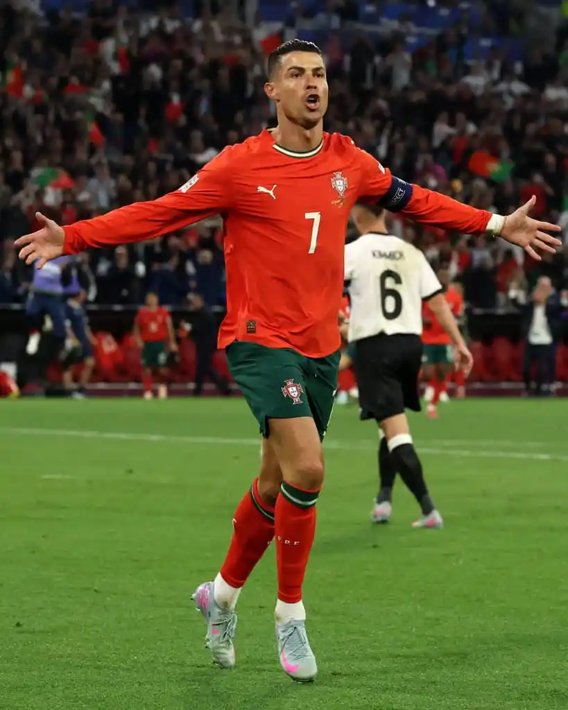Image from Kumalo Daily: 937 career goals achieved by Cristiano Ronaldo at 40 years as Portugal...