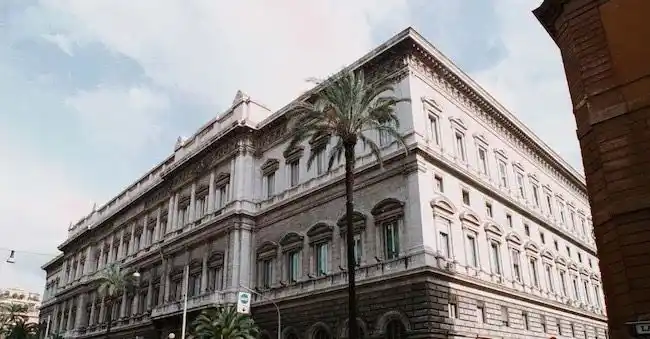 Image from Il Sole 24 Ore: 🏦 *Bankitalia, balzo esposti clienti per carte e homebanking* 📈 _Gl...
