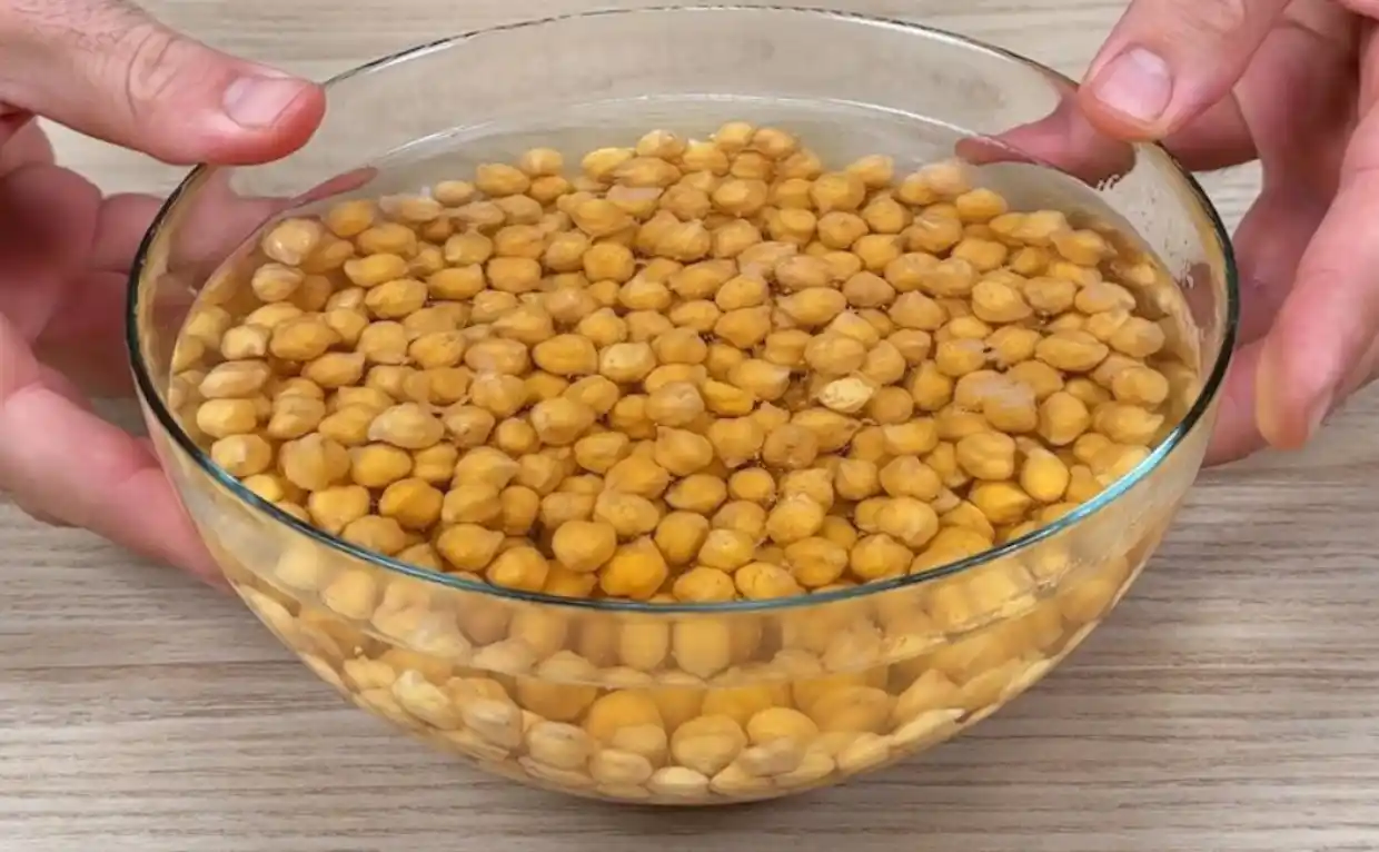 Image from Cookist: *Come rendere più digeribili i legumi*💪🏻  ❌ È un errore che fanno in...