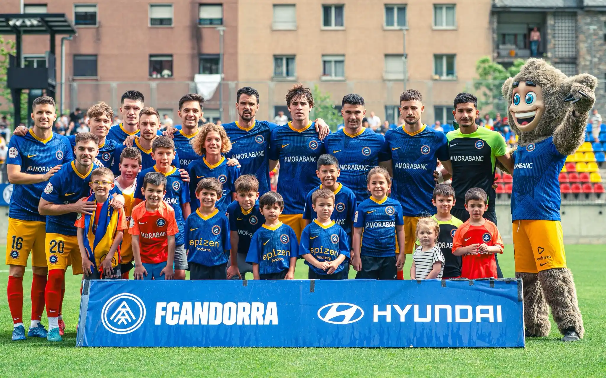 Image from FC Andorra: 📸 Foto amb l’últim 11 de la temporada! 🖼️ Si vols sortir a la foto ...