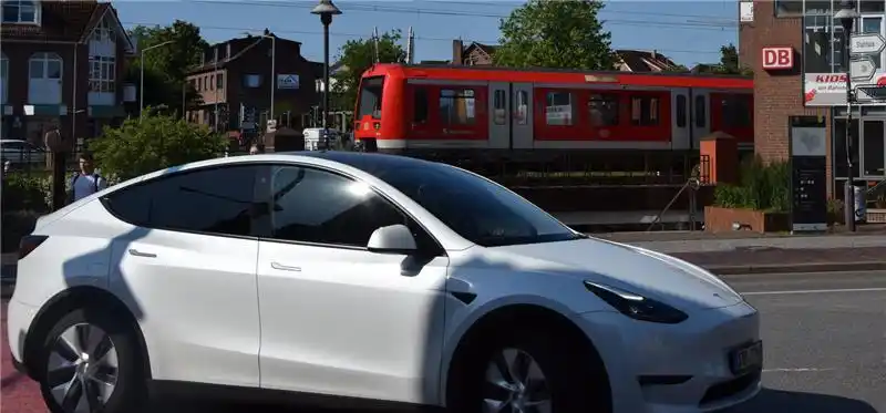 Image from TAGEBLATT: Gegen die Hitze 🥵 hilft der News-Nachschub am Abend:  ➡️ S-Bahn: Mehr...