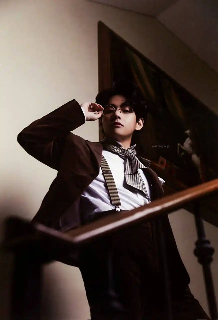 Image from ๐ง๐ทโ๐ซ ึขึขหขแตแตแตแตสณแต๐๐๐๐๐๐๐๐: *_โญ ~ Hoje, Taehyung foi visto com o diretor Park Chan Wook no concert...