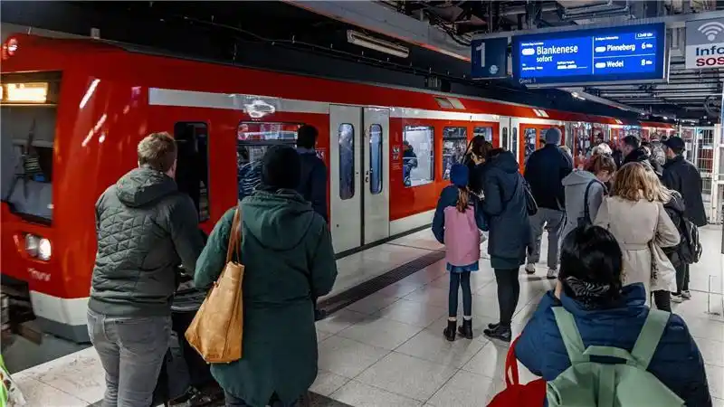 Image from TAGEBLATT: Mahlzeit, zum Mittag gibt es die Lokalnachrichten:  🚆 Oberleitungsstö...