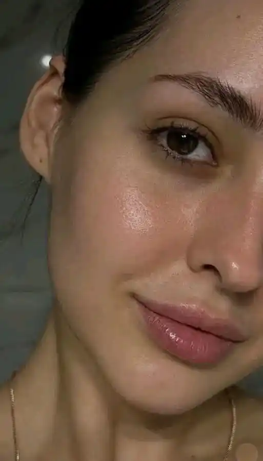Image from وصفـات ميكب❤️ تجميل اعتناء للشعر والبشرة🎀 طبخ حضرمي ميك اب واهتمام BTS شخصية خياليه عالم الطبخ ونكتSh: `مش لازم تروحي صالون ولا تشتري منتجات غالية… افتحي مطبخك وهتلاقي الجما...
